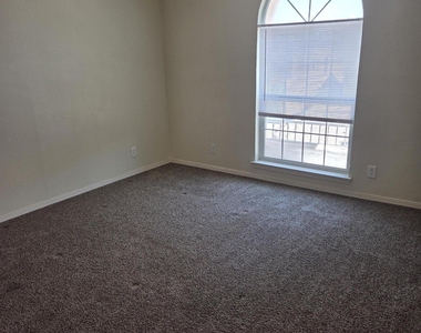 3717 Ne Hubble Drive - Photo Thumbnail 33