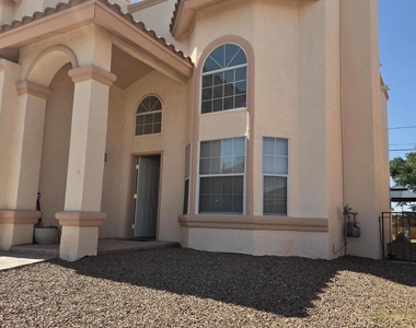 3717 Ne Hubble Drive - Photo Thumbnail 1