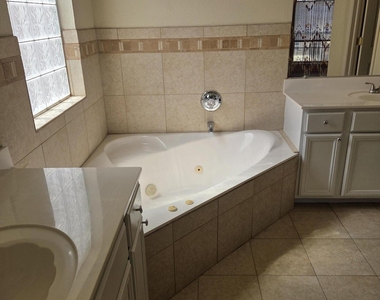 3717 Ne Hubble Drive - Photo Thumbnail 28