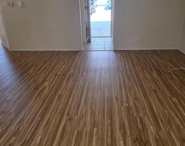 3717 Ne Hubble Drive - Photo Thumbnail 12