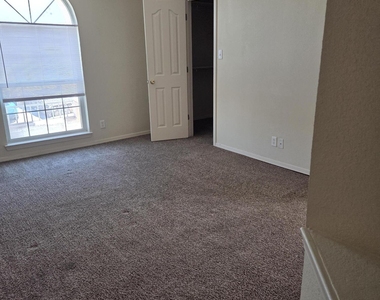 3717 Ne Hubble Drive - Photo Thumbnail 23