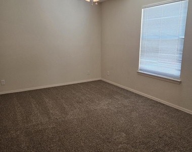 3717 Ne Hubble Drive - Photo Thumbnail 20