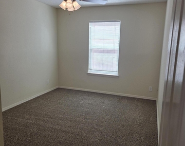 3717 Ne Hubble Drive - Photo Thumbnail 21