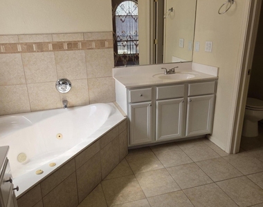 3717 Ne Hubble Drive - Photo Thumbnail 29