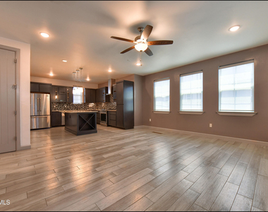 312 Vin Almoradi Court - Photo Thumbnail 11