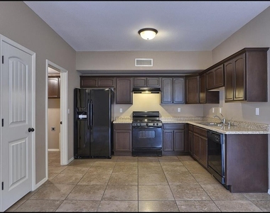 14302 Pancho Gonzalez Court - Photo Thumbnail 11