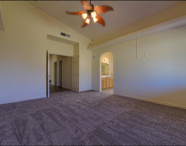 7077 Luz De Sol Drive - Photo Thumbnail 27