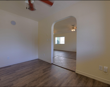 7077 Luz De Sol Drive - Photo Thumbnail 5