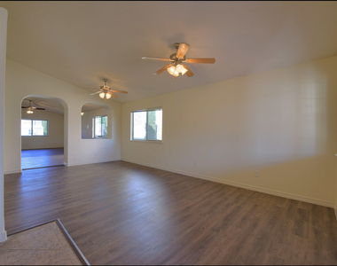 7077 Luz De Sol Drive - Photo Thumbnail 6