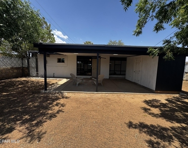 5102 Beals Drive - Photo Thumbnail 6
