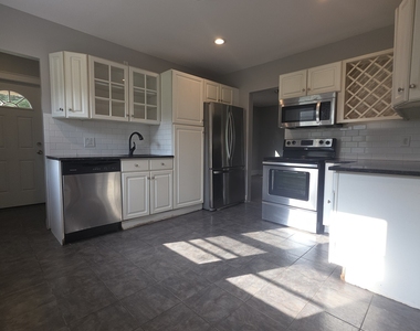 311 Farmington Avenue - Photo Thumbnail 7