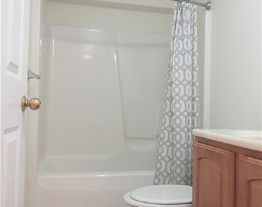 271 Pequot Avenue - Photo Thumbnail 4