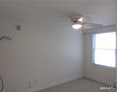 271 Pequot Avenue - Photo Thumbnail 5