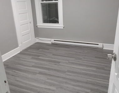 20 Beatty Street - Photo Thumbnail 1