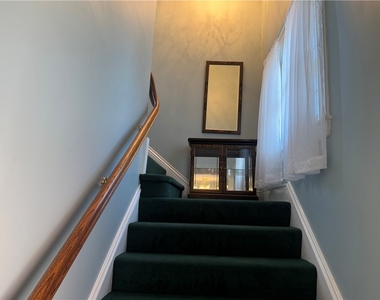 703 Saint James St - Photo Thumbnail 4