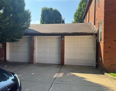 703 Saint James St - Photo Thumbnail 2