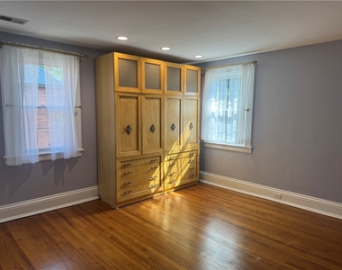 703 Saint James St - Photo Thumbnail 31