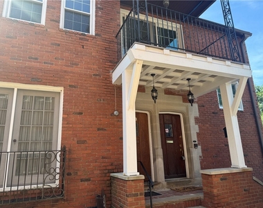 703 Saint James St - Photo Thumbnail 1