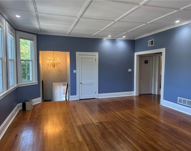 703 Saint James St - Photo Thumbnail 6