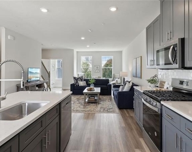 538 Cooper St - Photo Thumbnail 1