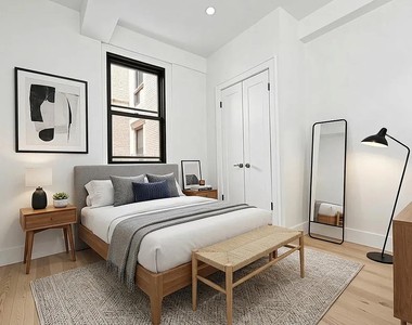 320 East 46th Street - Photo Thumbnail 2