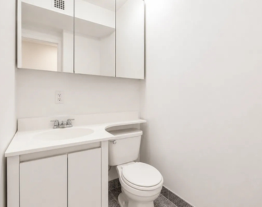 230 East 30th Street - Photo Thumbnail 14