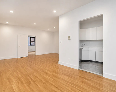 230 East 30th Street - Photo Thumbnail 2