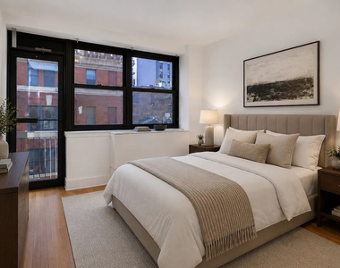 230 East 30th Street - Photo Thumbnail 4