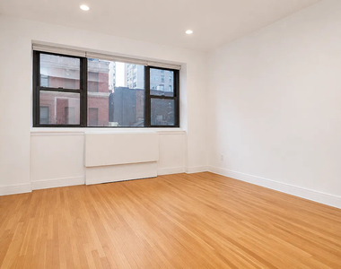 230 East 30th Street - Photo Thumbnail 8