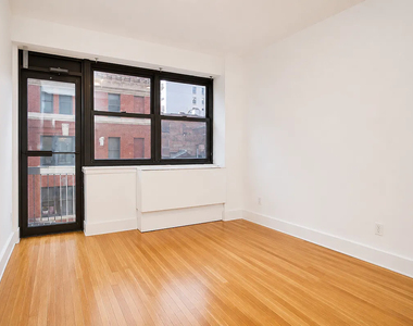 230 East 30th Street - Photo Thumbnail 5
