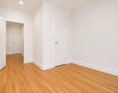 230 East 30th Street - Photo Thumbnail 9