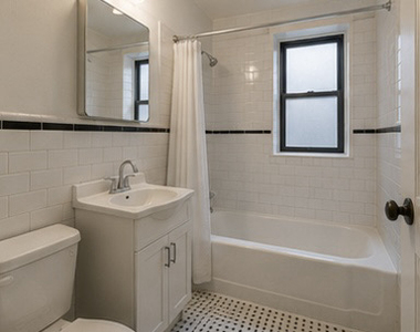 East 57th Street - Photo Thumbnail 5