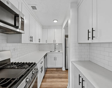 213 East 37th Street - Photo Thumbnail 1