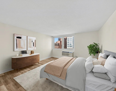 213 East 37th Street - Photo Thumbnail 5