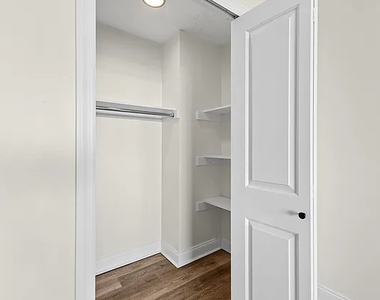 213 East 37th Street - Photo Thumbnail 4