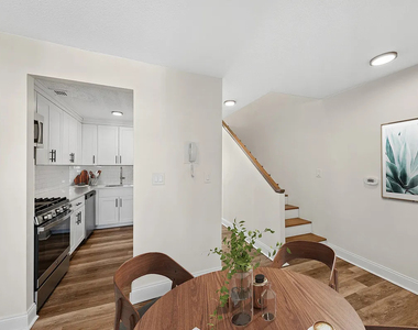 213 East 37th Street - Photo Thumbnail 10