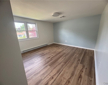 110 Lake Country Drive - Photo Thumbnail 19