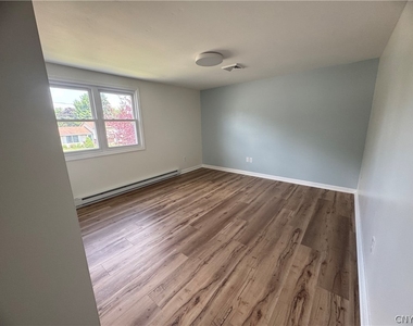 110 Lake Country Drive - Photo Thumbnail 18