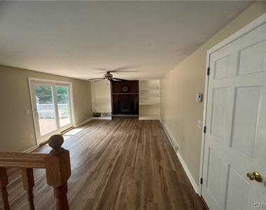 110 Lake Country Drive - Photo Thumbnail 14