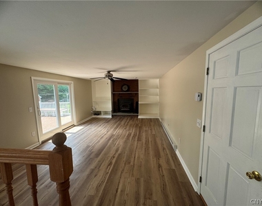 110 Lake Country Drive - Photo Thumbnail 13