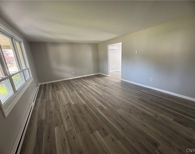 110 Lake Country Drive - Photo Thumbnail 4