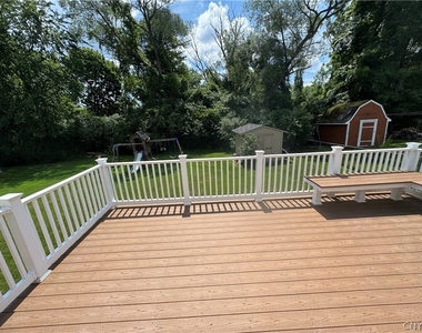 110 Lake Country Drive - Photo Thumbnail 29