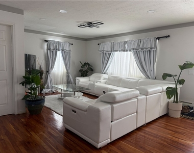 112 Central Drive - Photo Thumbnail 11