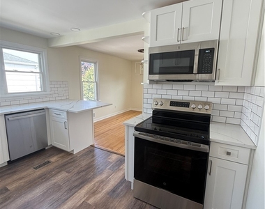 113 Argyle Avenue - Photo Thumbnail 4