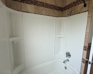 113 Argyle Avenue - Photo Thumbnail 12