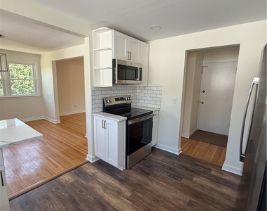 113 Argyle Avenue - Photo Thumbnail 3