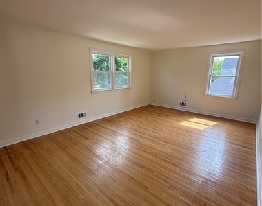 113 Argyle Avenue - Photo Thumbnail 9