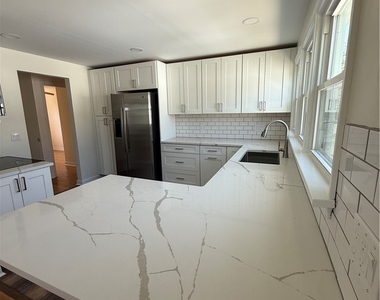 113 Argyle Avenue - Photo Thumbnail 5