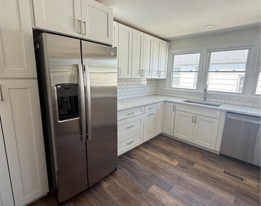 113 Argyle Avenue - Photo Thumbnail 2
