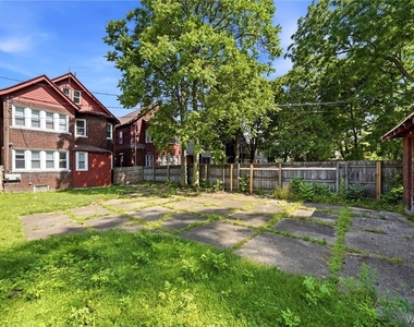2555 Main Street - Photo Thumbnail 34